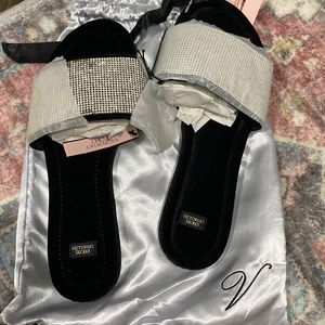NWT, Victoria’s Secret, sparkly slippers